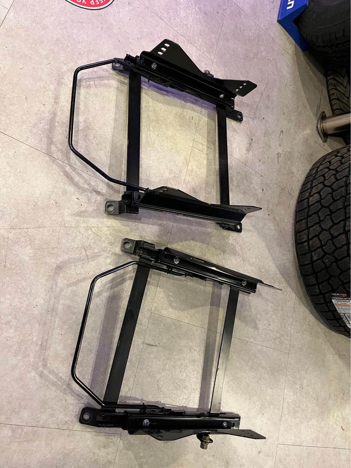 370z genuine bride seat brackets and sliders Also fit nrg MOMO sparco corbeau braum and more pair